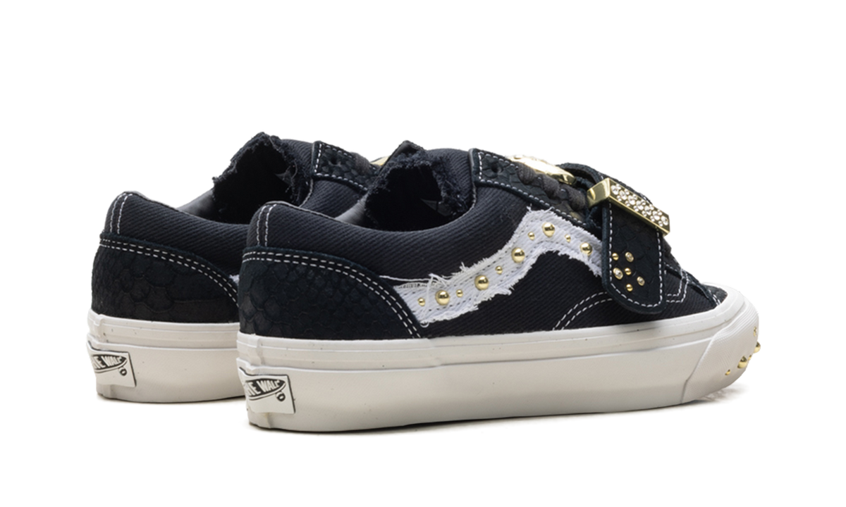 Premium Old Skool 36 "Metagirl Buckle Black White" VN000ZAZHAB