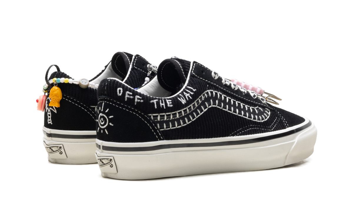 Premium Old Skool "Charms" VN000EGYBPR