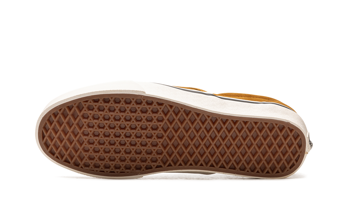 Classic Slip On "Cozy Hug Brown" VN0009Q71M7
