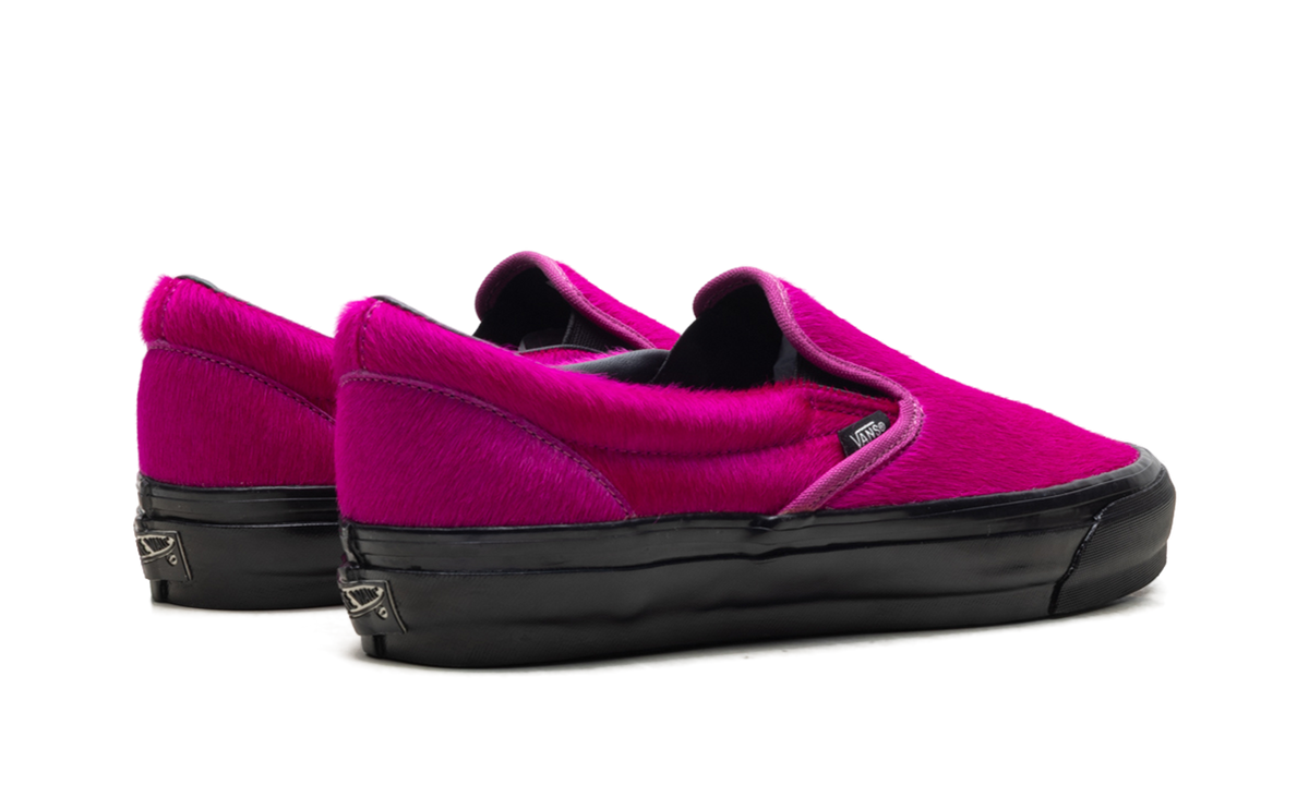 LX Classic Slip-On 98 "Pony Hair Fuchsia" VN000EEZVDH