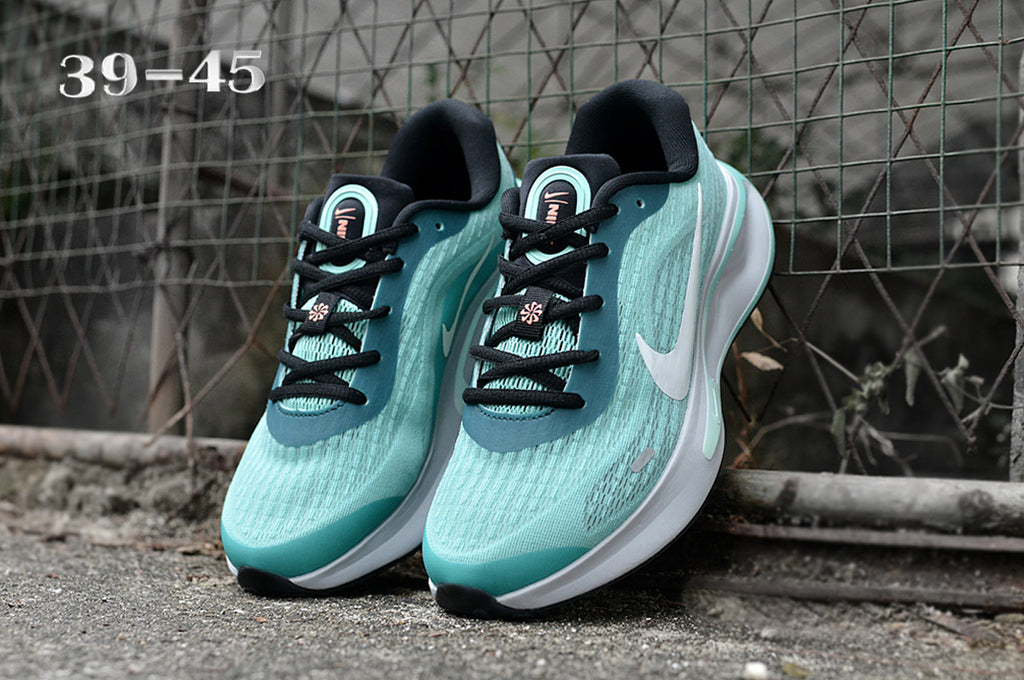 Nike Journey Run – Mint & White