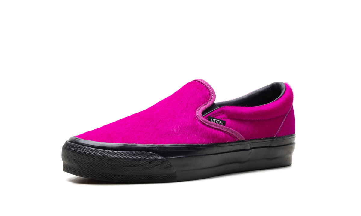 LX Classic Slip-On 98 "Pony Hair Fuchsia" VN000EEZVDH