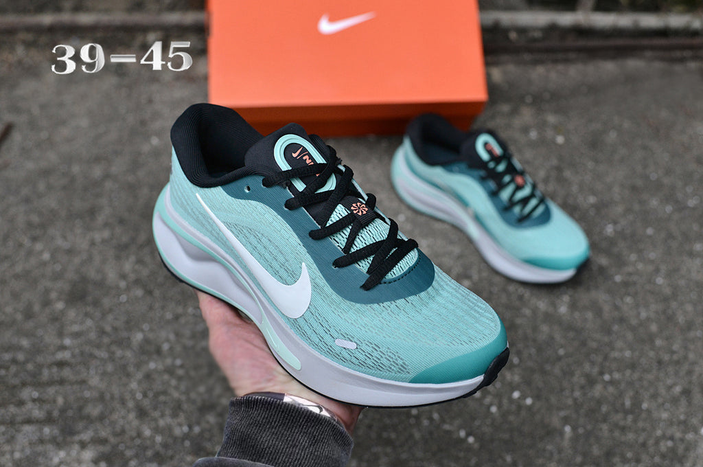 Nike Journey Run – Mint & White