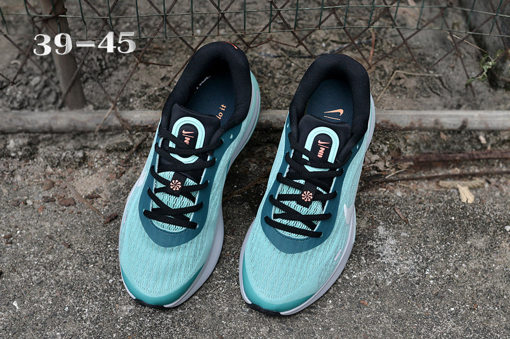 Nike Journey Run – Mint & White