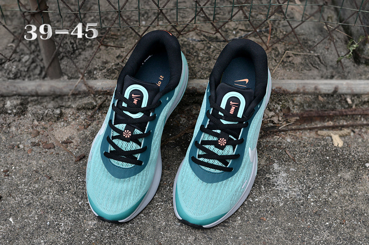 Nike Journey Run – Mint & White