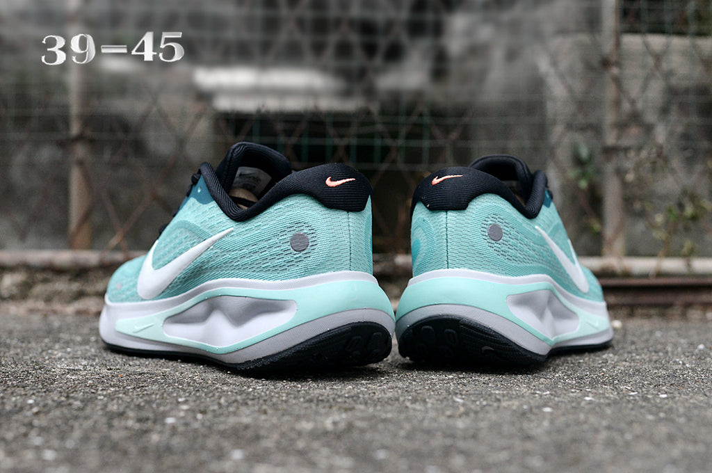 Nike Journey Run – Mint & White