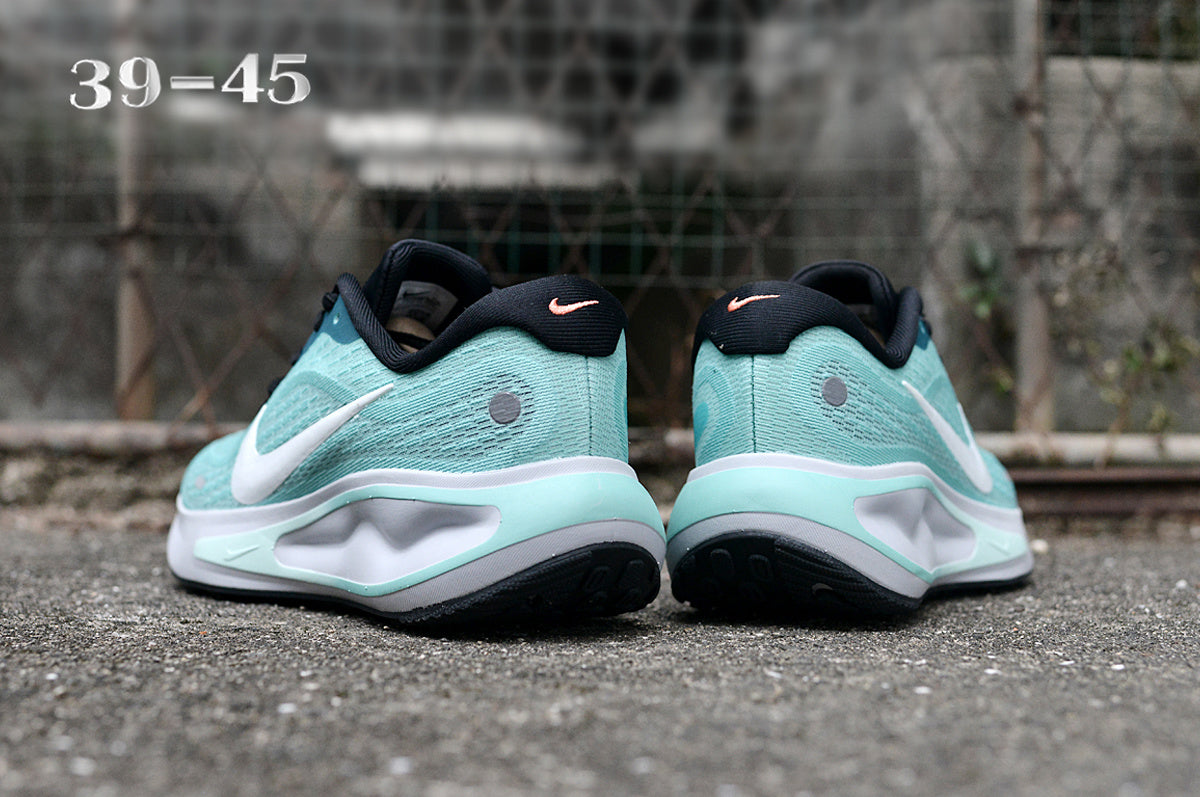 Nike Journey Run – Mint & White