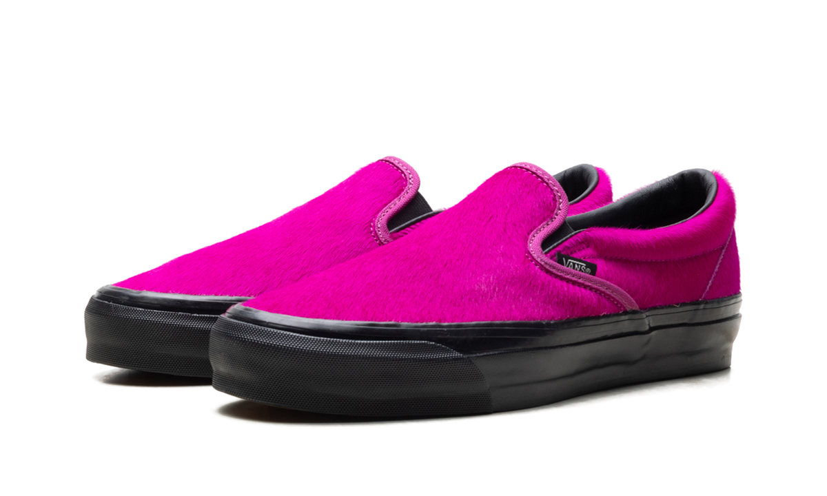 LX Classic Slip-On 98 "Pony Hair Fuchsia" VN000EEZVDH