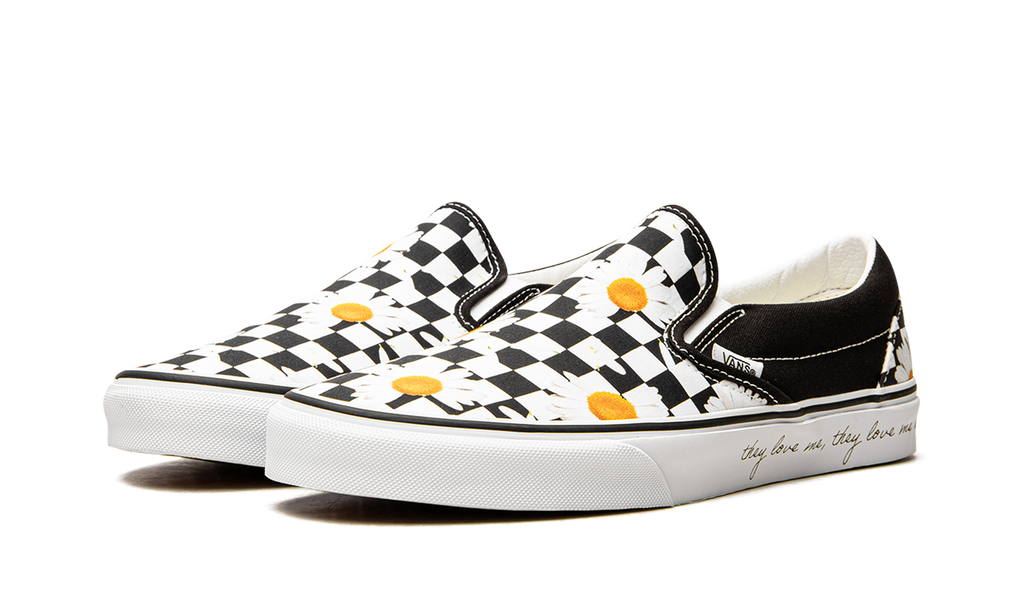 Classic Slip-On "Love Me, Love Me Not" VN0A5JMHB0B