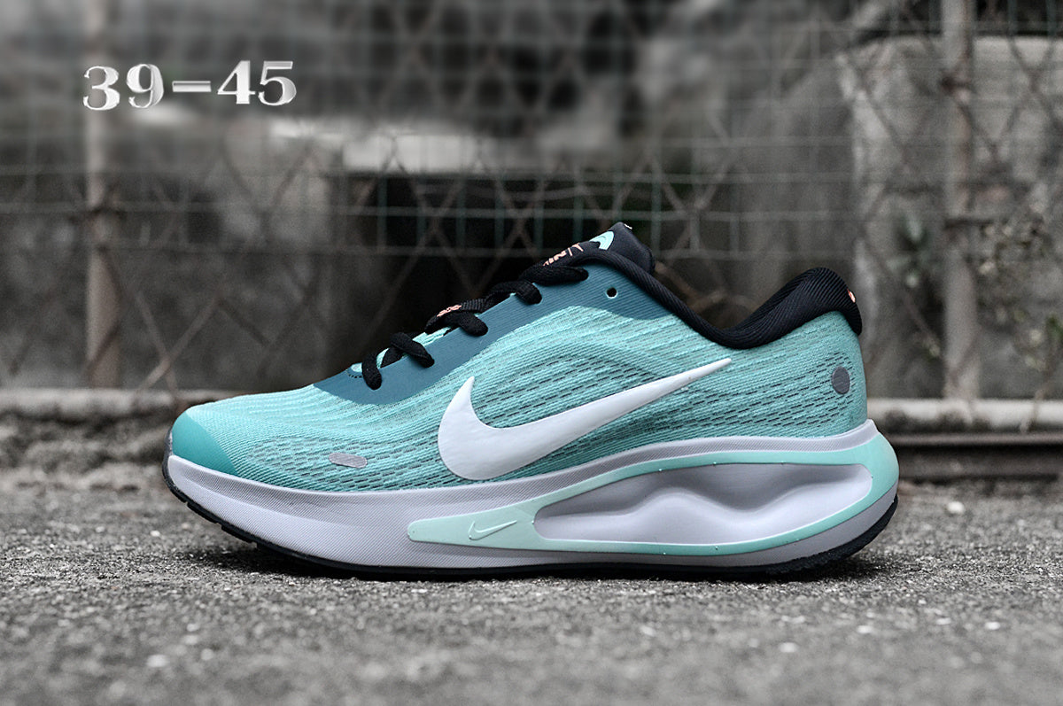 Nike Journey Run – Mint & White