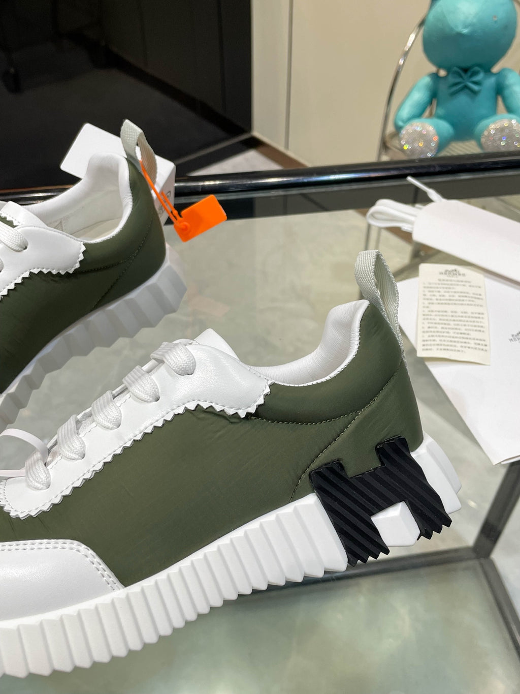 Hermès Casual Sneakers