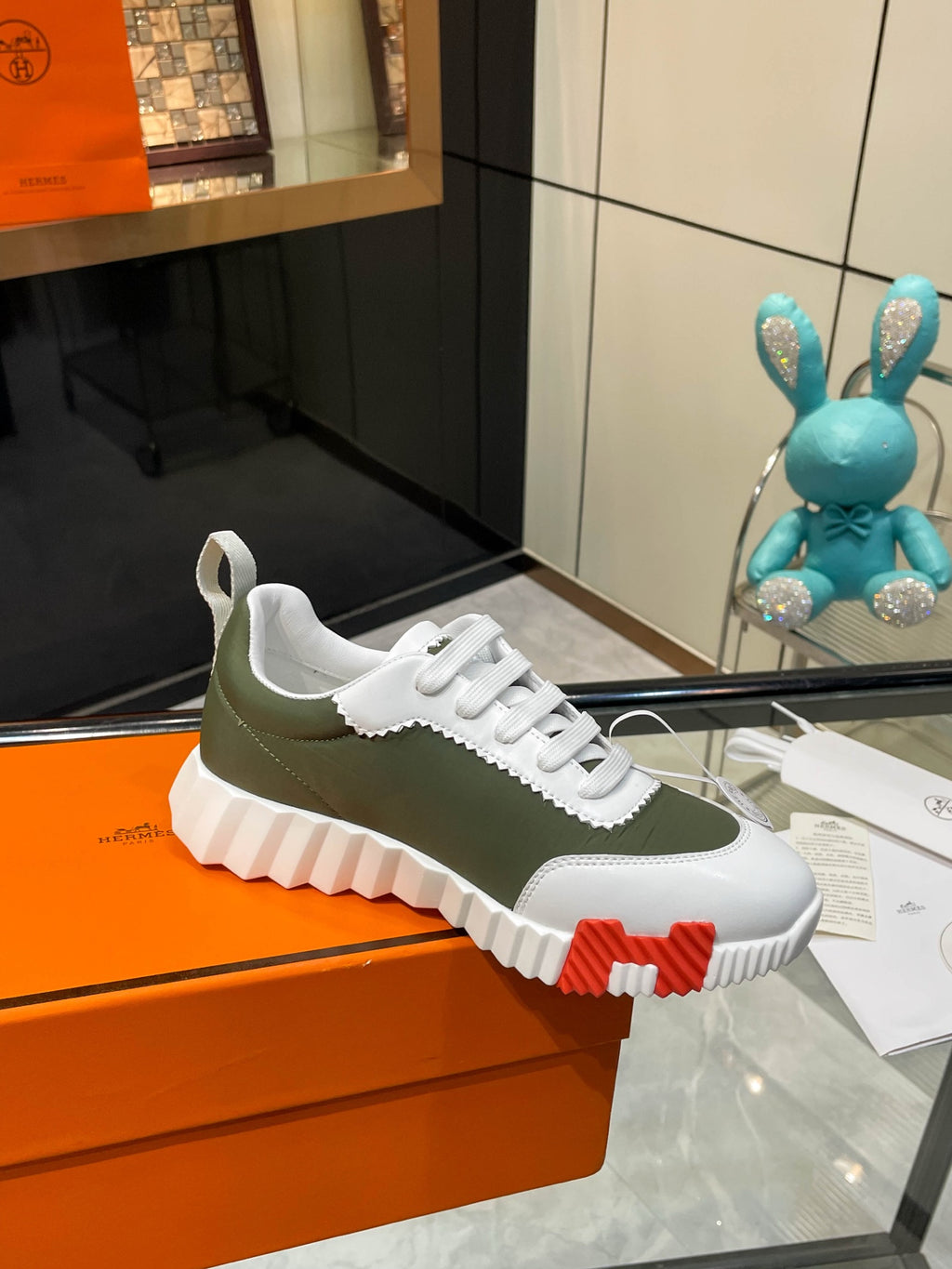 Hermès Casual Sneakers