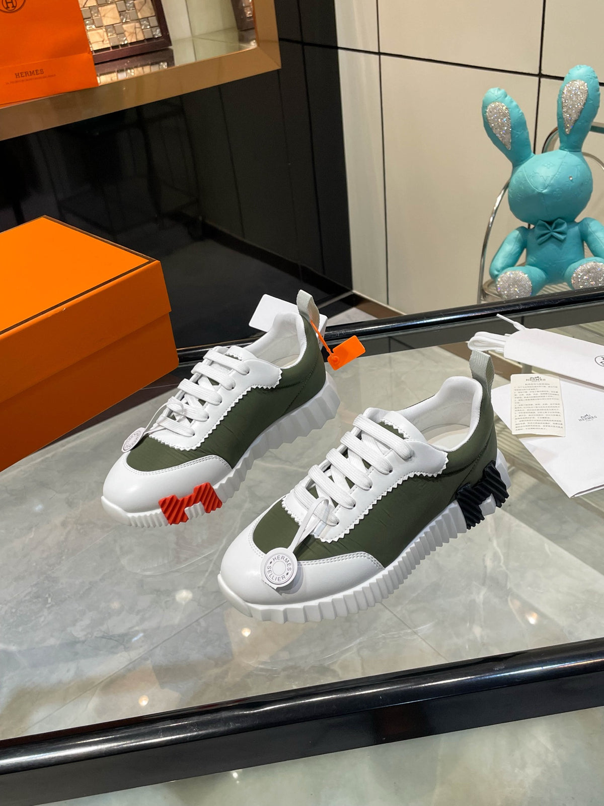 Hermès Casual Sneakers