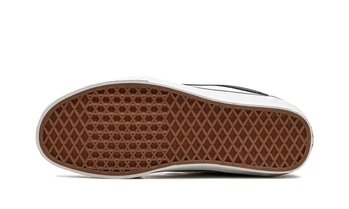 Chukka Low Sidestripe "White/Black" VN0A5KQZWBK