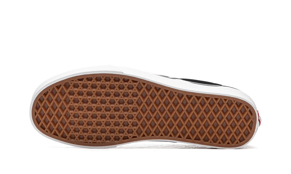 Classic Slip On "Flame Skull" VN0009Q7BMX