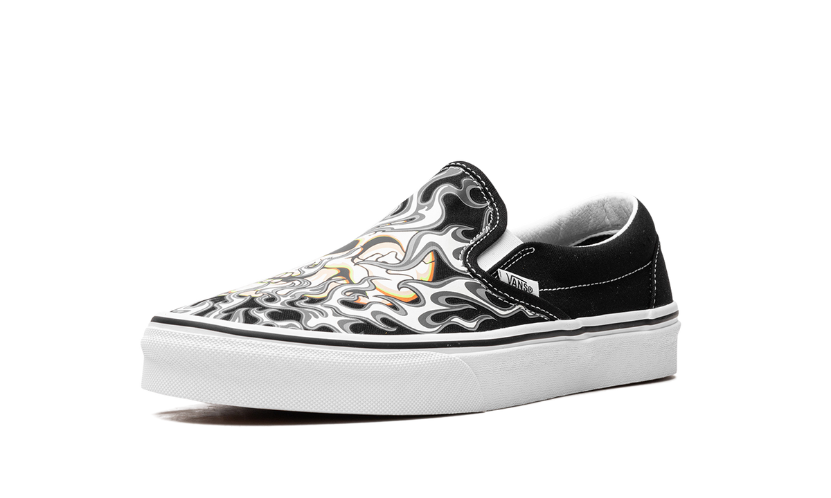 Classic Slip On "Flame Skull" VN0009Q7BMX