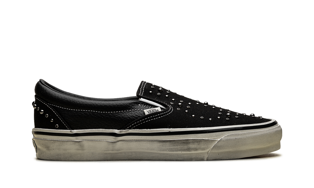 LX Classic Slip-On 98 "Pearlized Pack Blackout" VN000D9PBKA