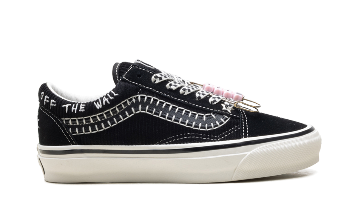 Premium Old Skool "Charms" VN000EGYBPR