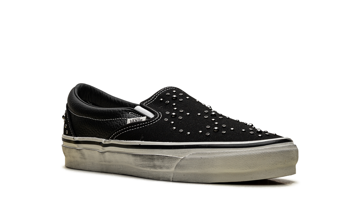 LX Classic Slip-On 98 "Pearlized Pack Blackout" VN000D9PBKA