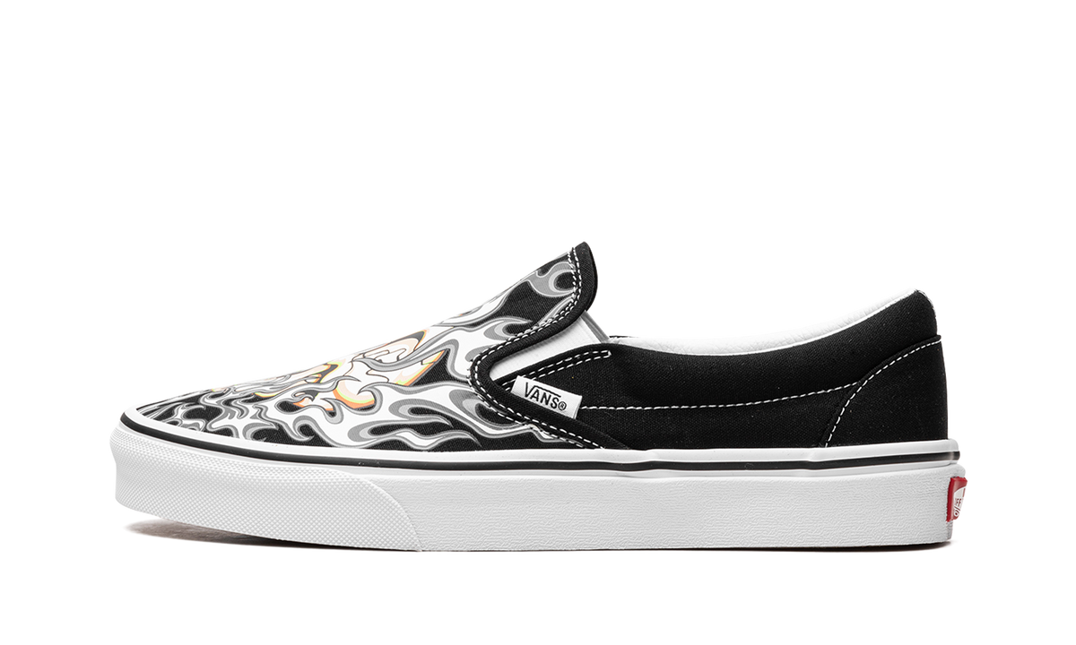 Classic Slip On "Flame Skull" VN0009Q7BMX